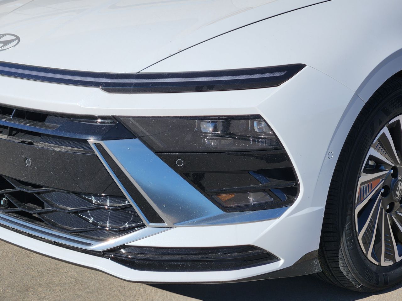 New 2026 W6H White Hyundai Limited image 7