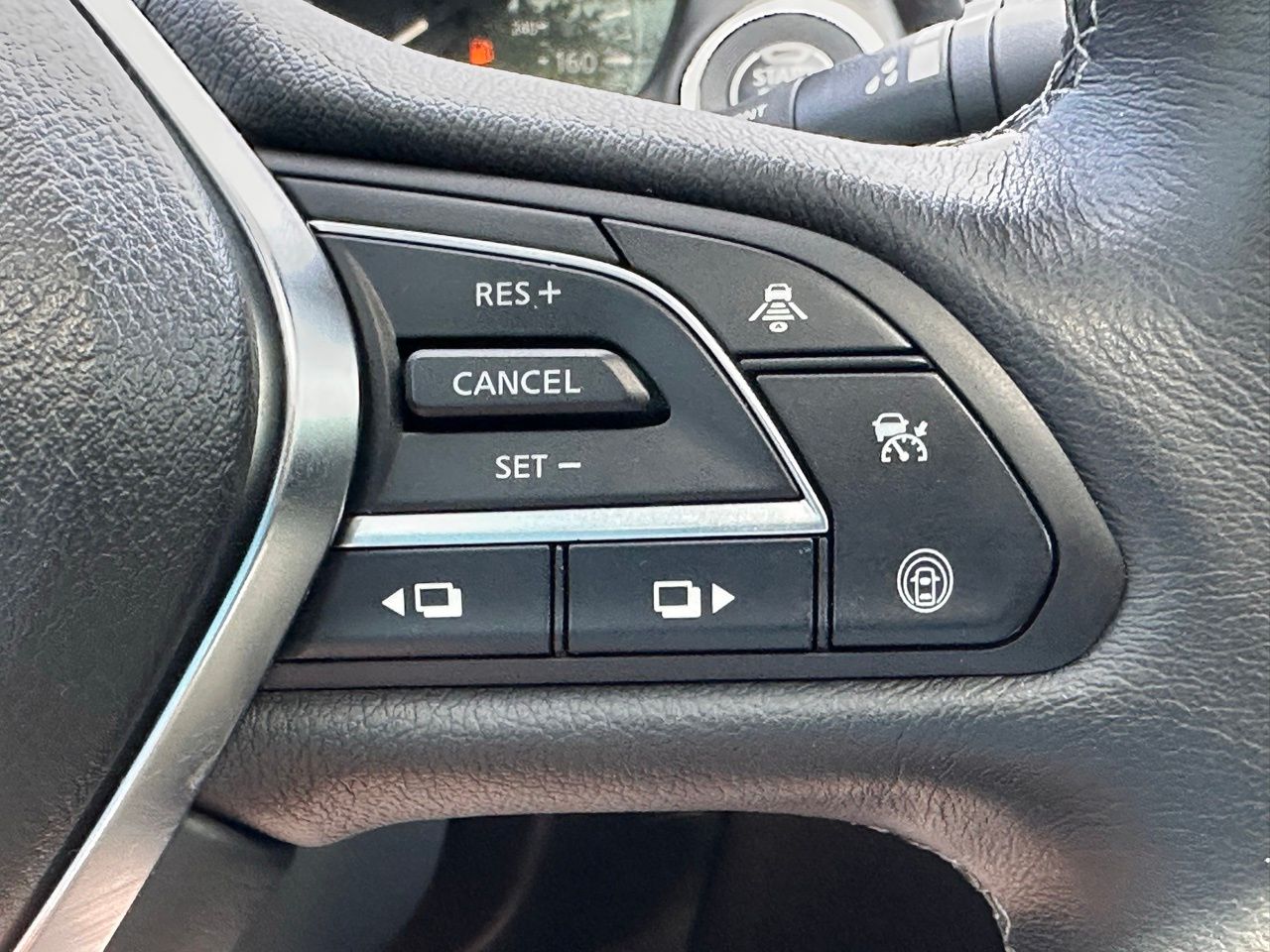 Used 2023 Black Obsidian INFINITI Sensory image 31