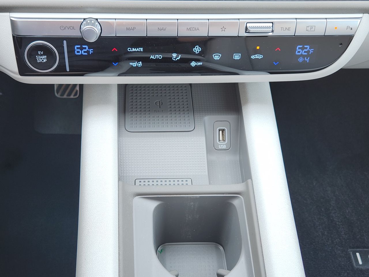 Used 2023 Digital Green Hyundai Limited image 16