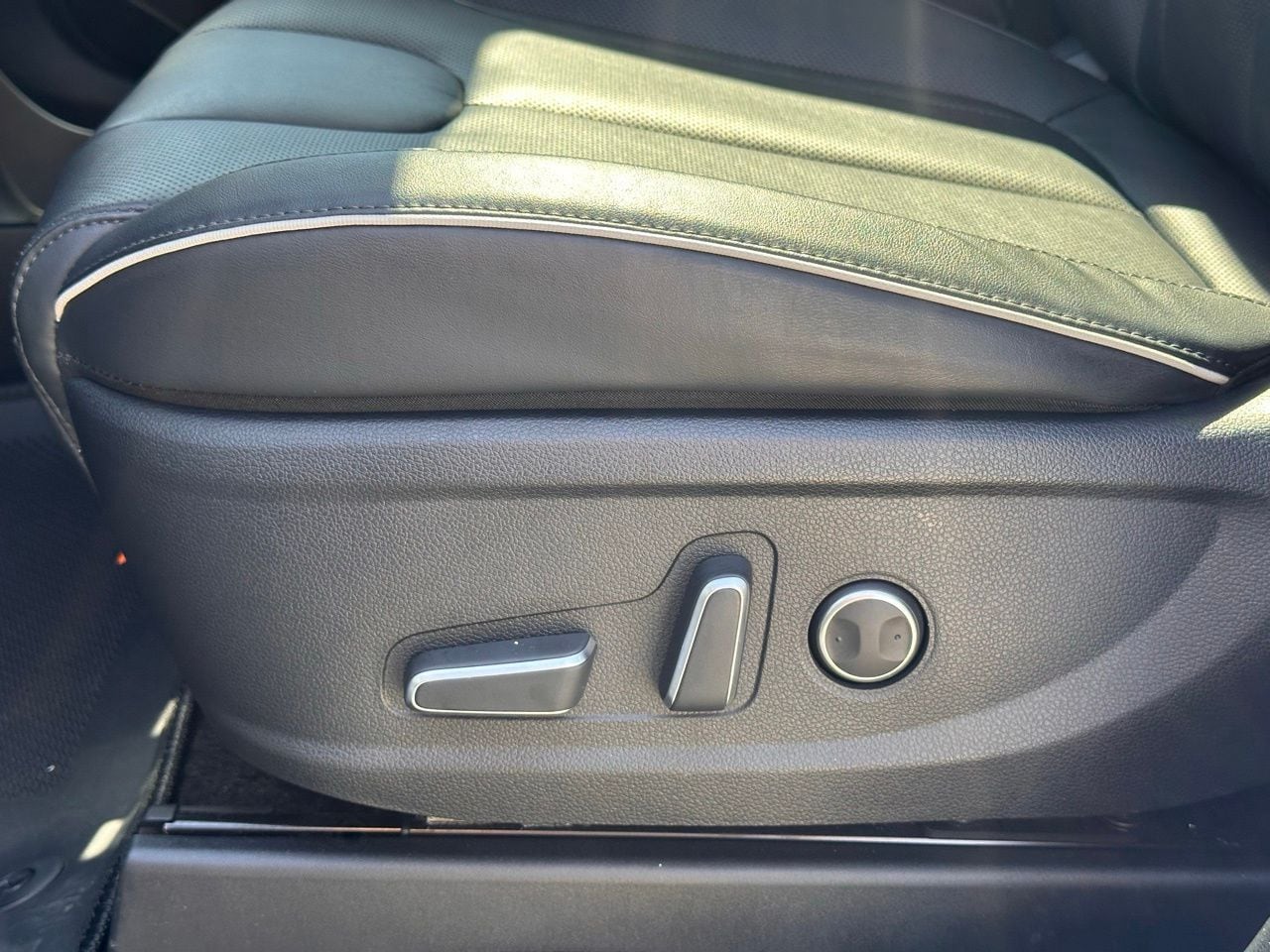 Used 2025 Hyper White Hyundai XRT image 31