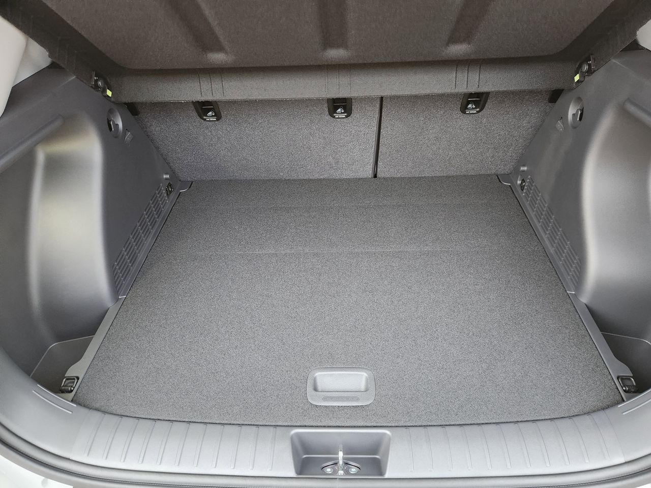 New 2026 C5G Gray Hyundai SEL Sport FWD image 31