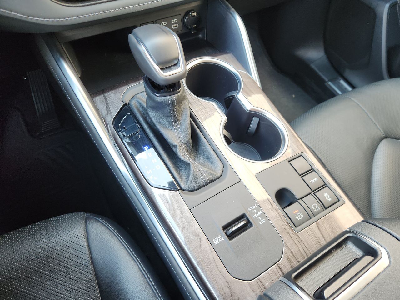 Used 2024 Moon Dust Toyota Limited image 15