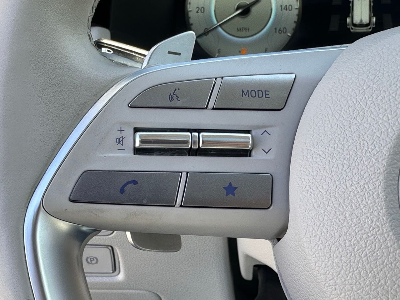 Used 2025 Graphite Hyundai Limited image 34