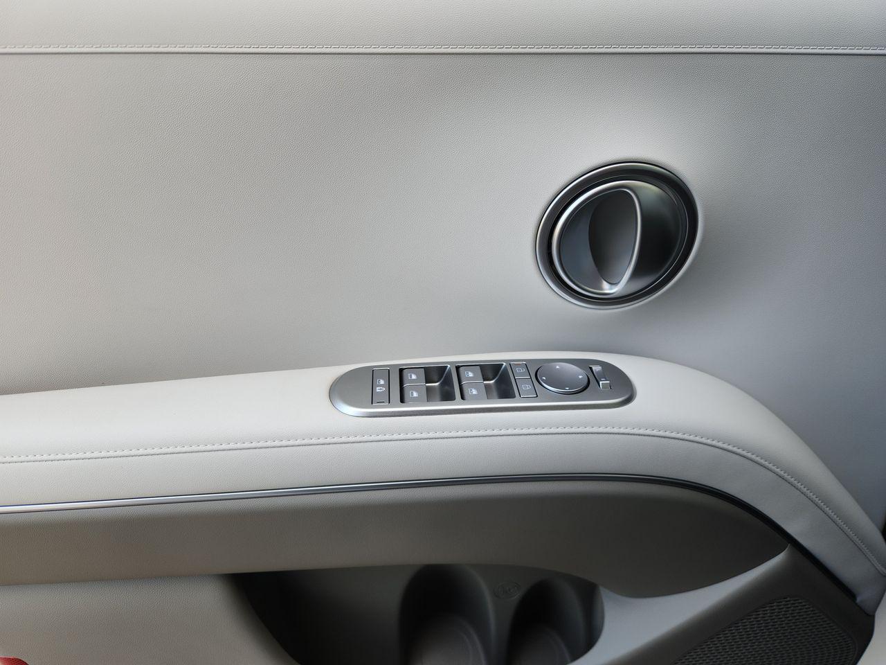 New 2027 Creamy White Pearl Hyundai SEL FWD image 20