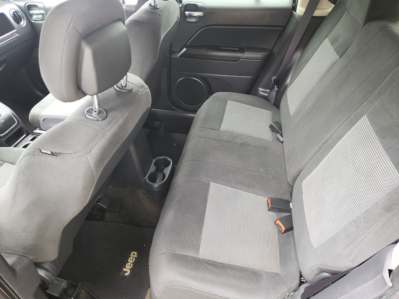 Used 2017 Granite Crystal Jeep Latitude image 26