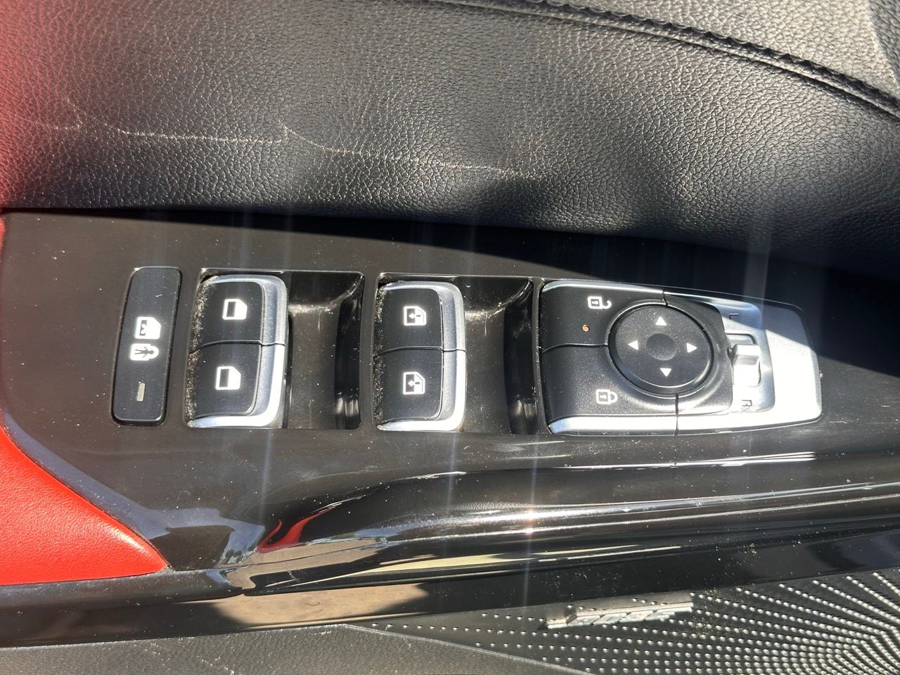 Used 2025 Wolf Gray Kia GT-Line image 25