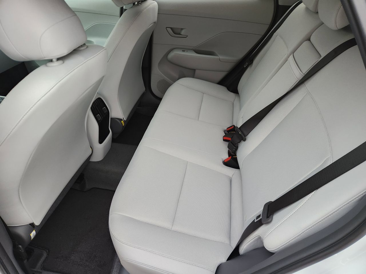 New 2026 SAW White Hyundai SEL Sport FWD image 28