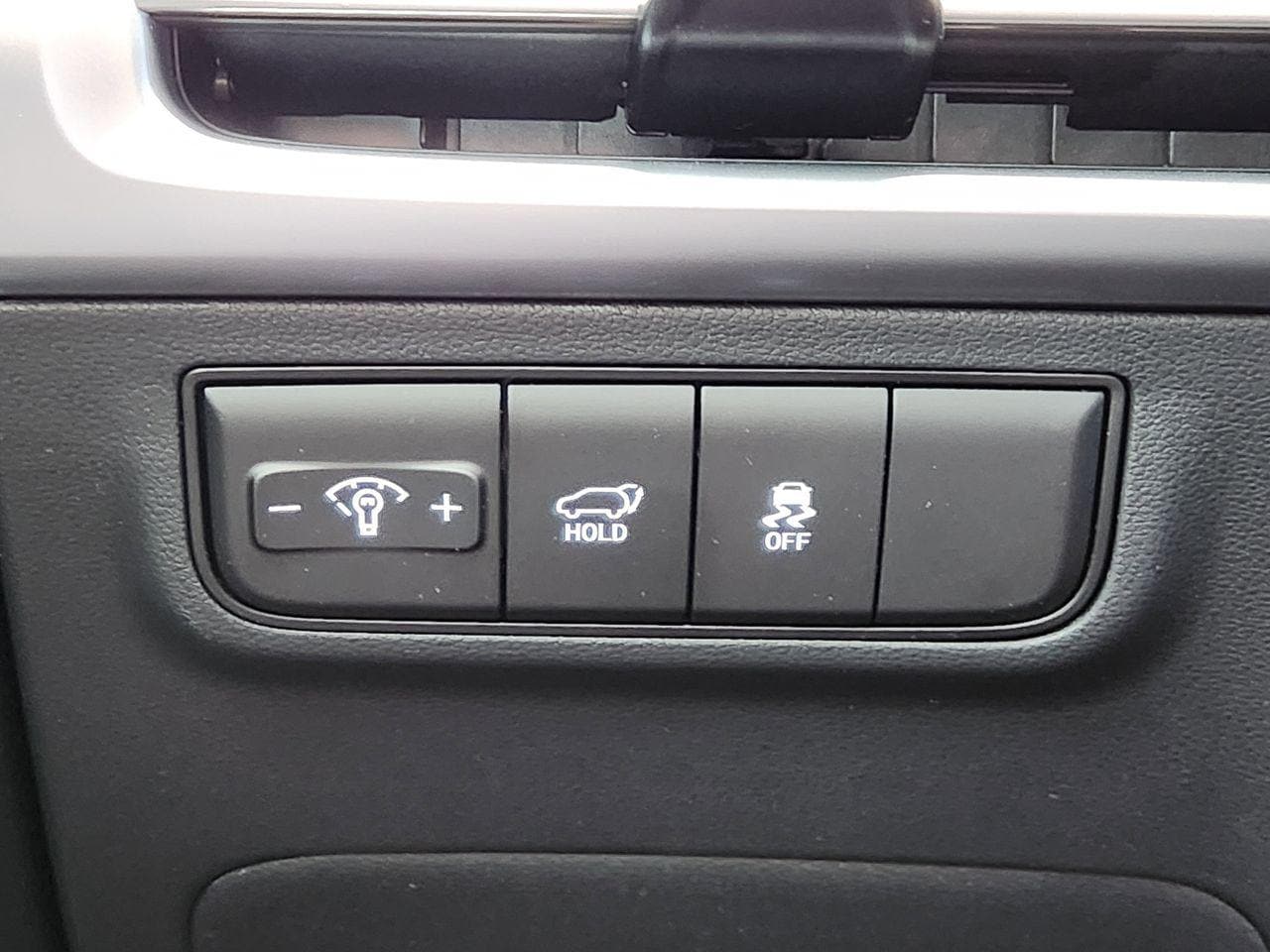 New 2026 R2T Silver Hyundai SEL FWD image 19