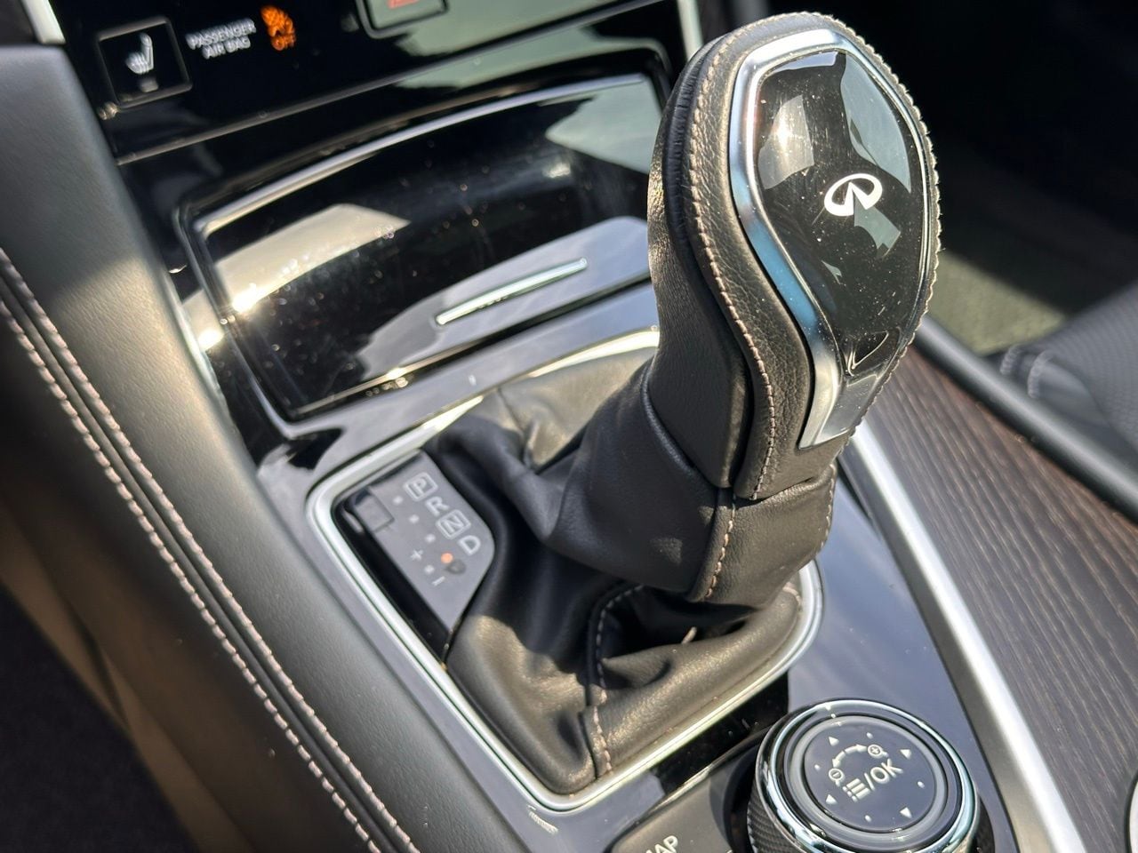 Used 2023 Black Obsidian INFINITI Sensory image 37