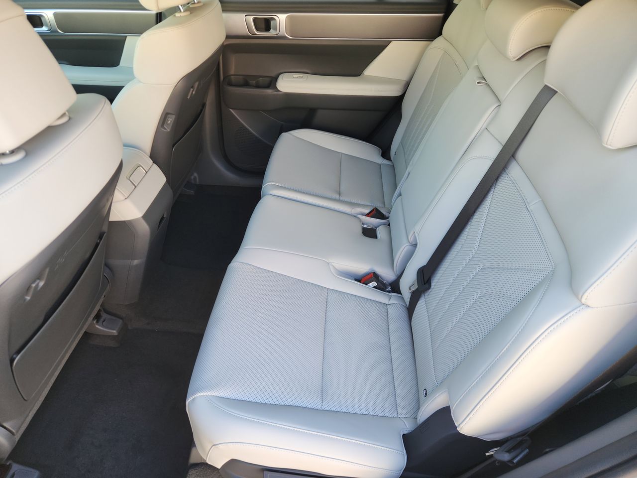 New 2026 W6H White Hyundai SEL FWD image 28