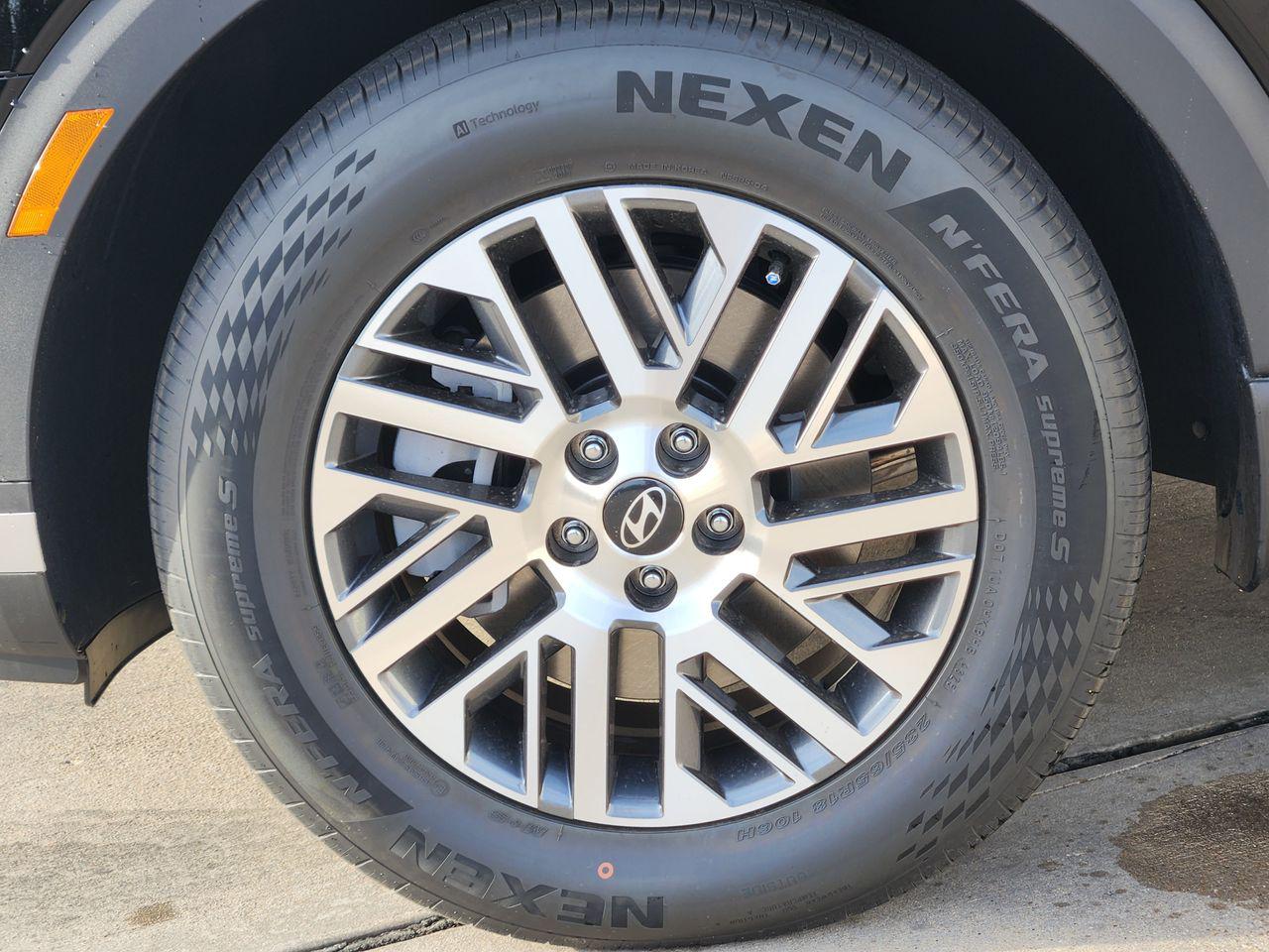 New 2026 A2B Black Hyundai SEL Premium FWD image 7