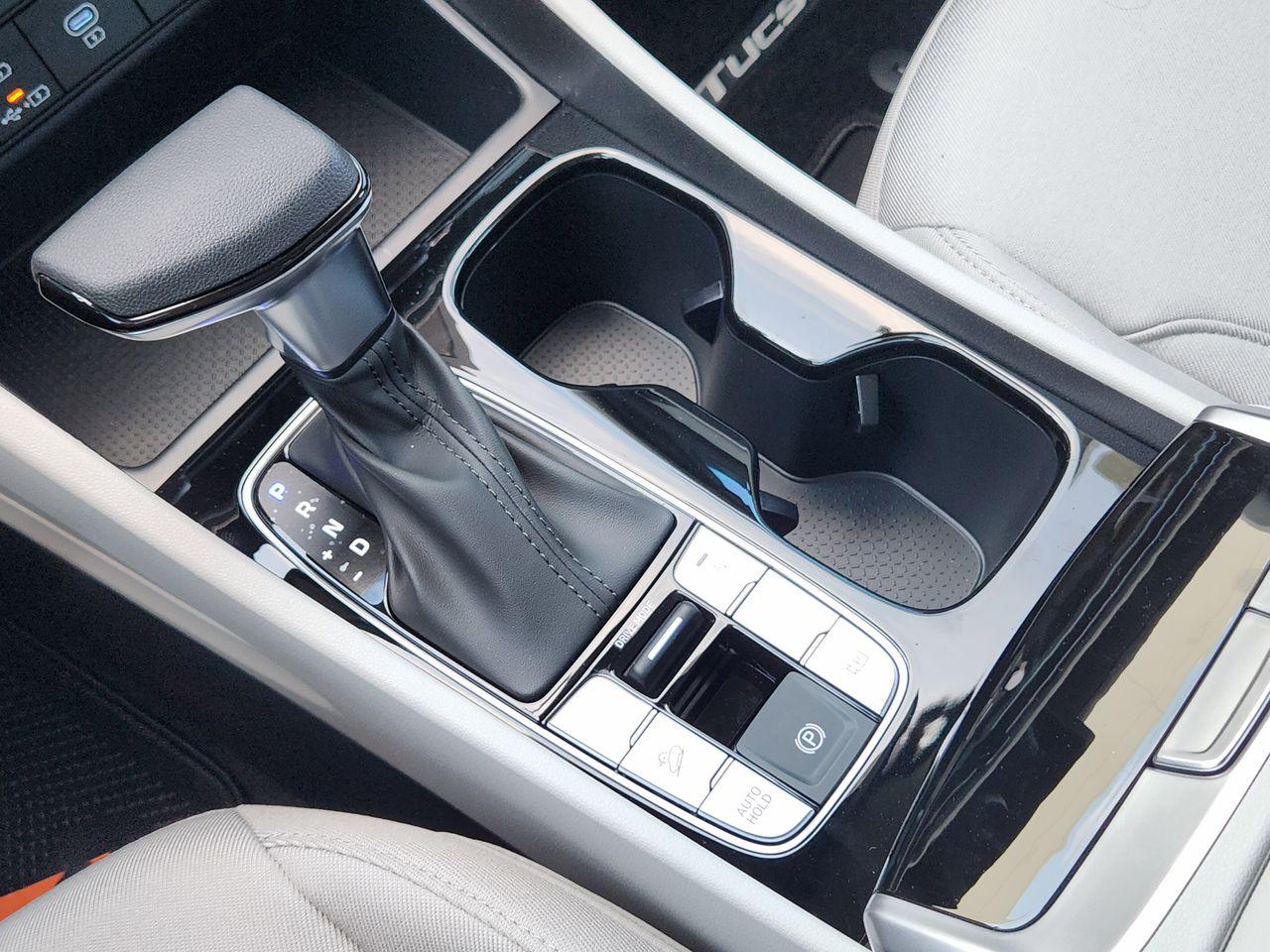 New 2026 W6H White Hyundai SE FWD image 18