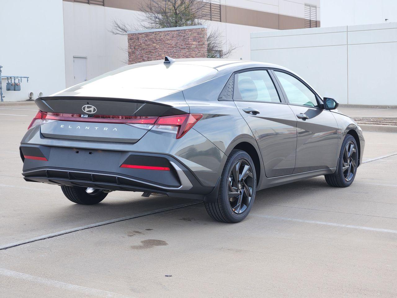 New 2026 A5G Gray Hyundai SEL Sport image 4