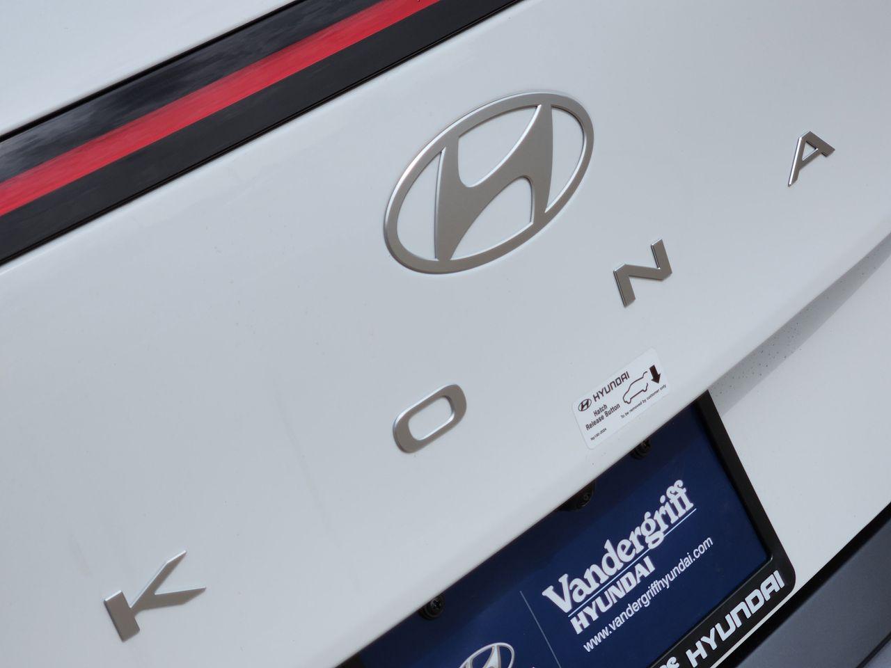 New 2026 SAW White Hyundai Limited FWD image 8