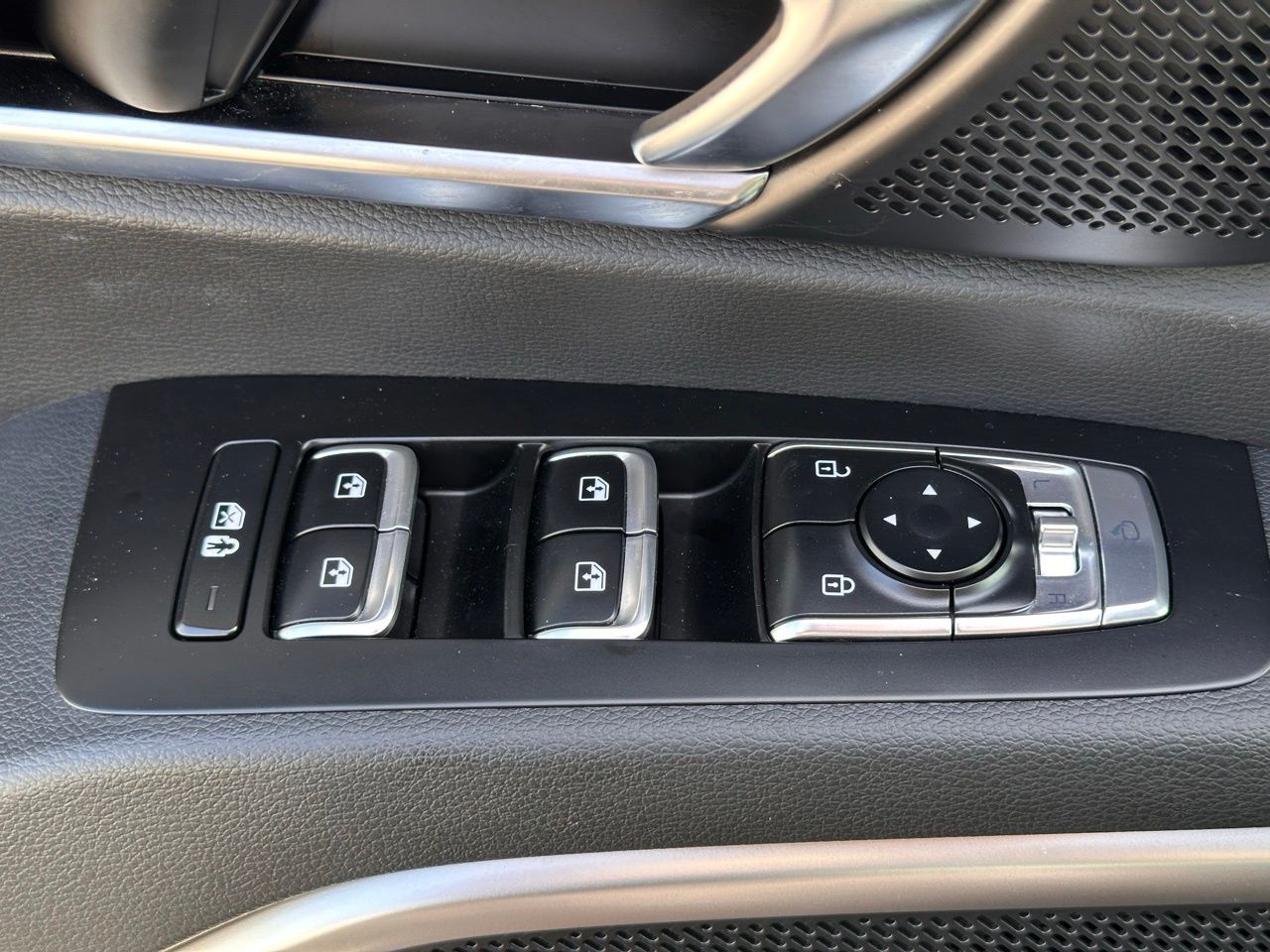 Used 2025 Ebony Black Kia EX image 27