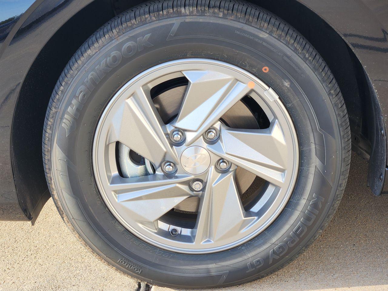 New 2026 Abyss Black Hyundai SE image 7