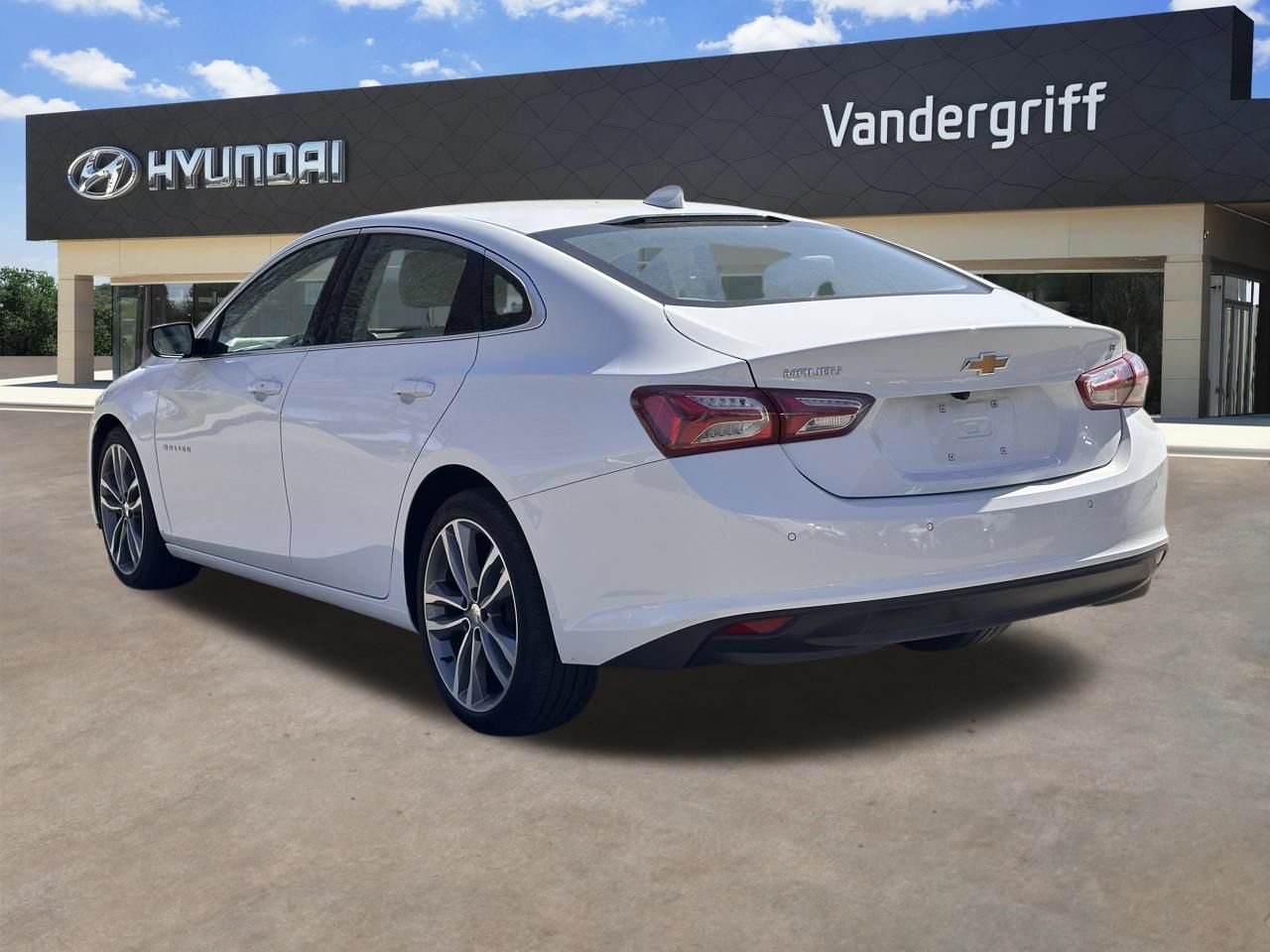 Used 2024 Summit White Chevrolet LT 2LT image 10