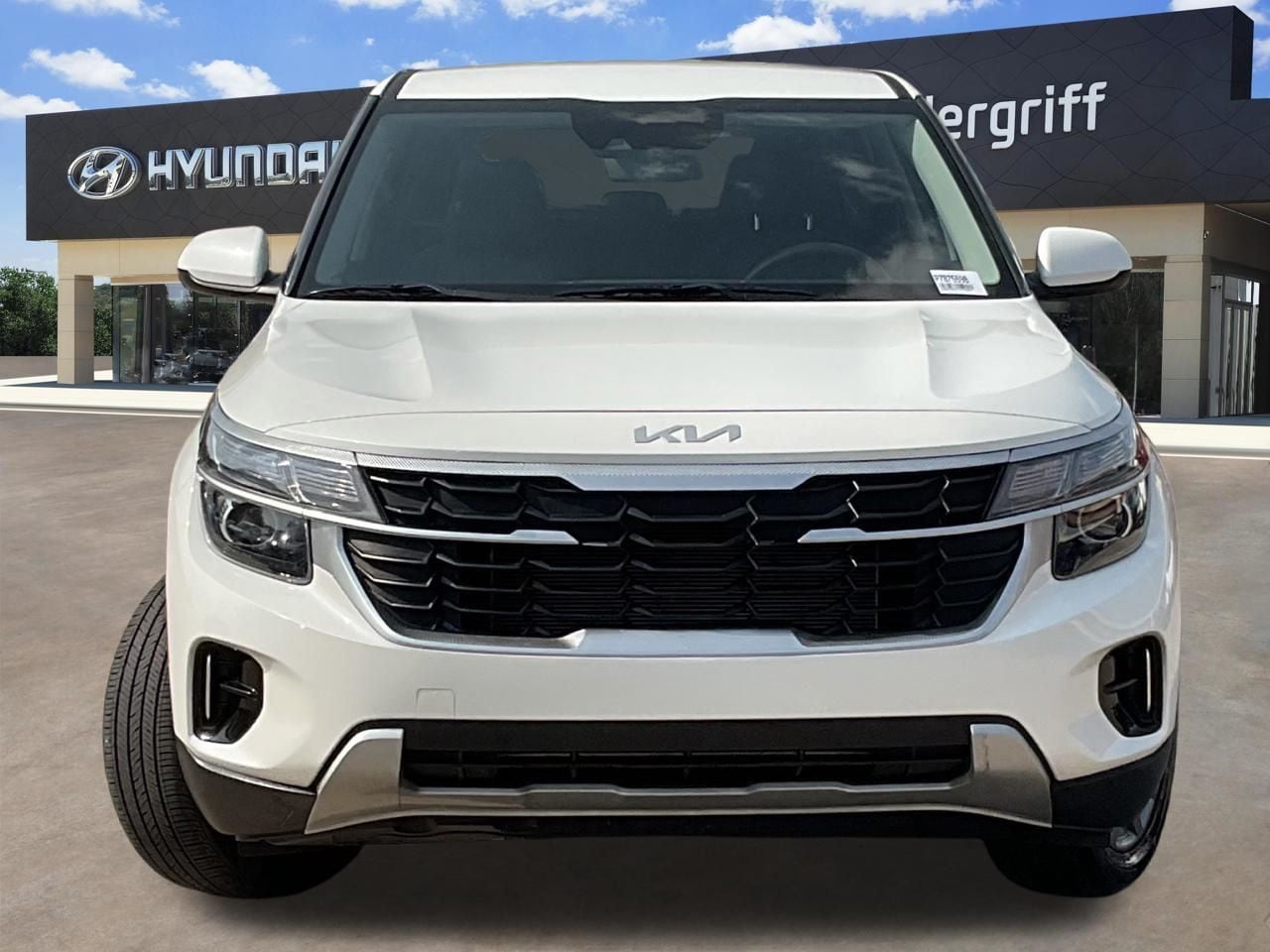 Used 2026 Clear White Black Roof Kia LX image 2