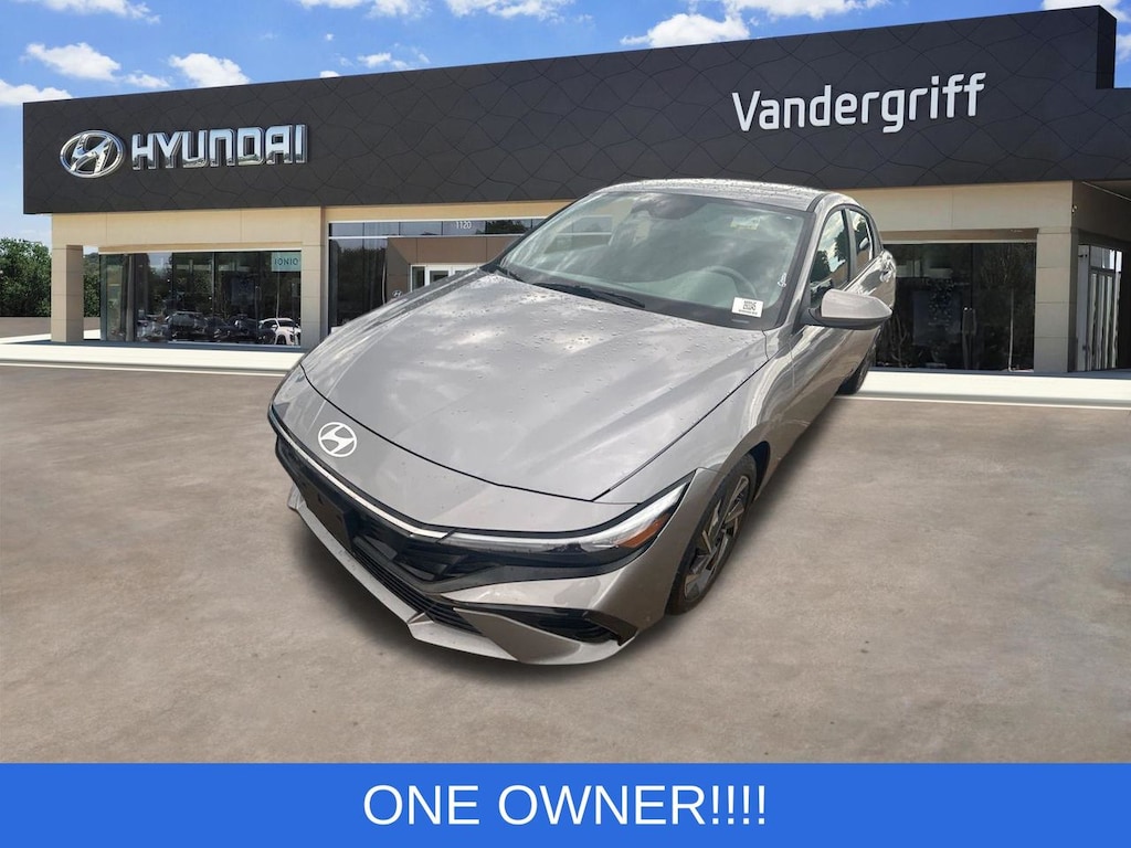 Used 2025 Hyundai Elantra SEL Convenience Sedan