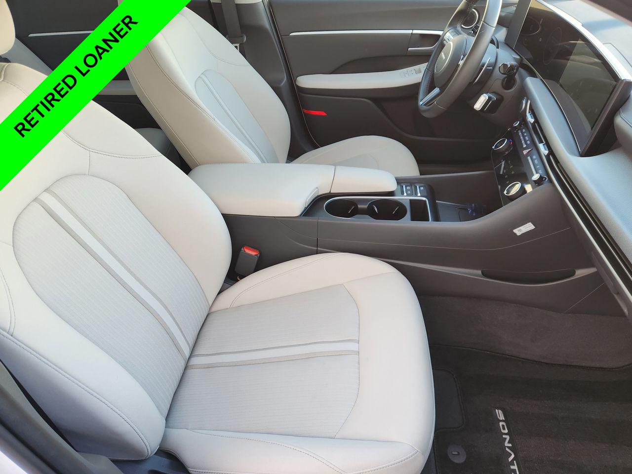 New 2025 W6H White Hyundai SEL Convenience image 11