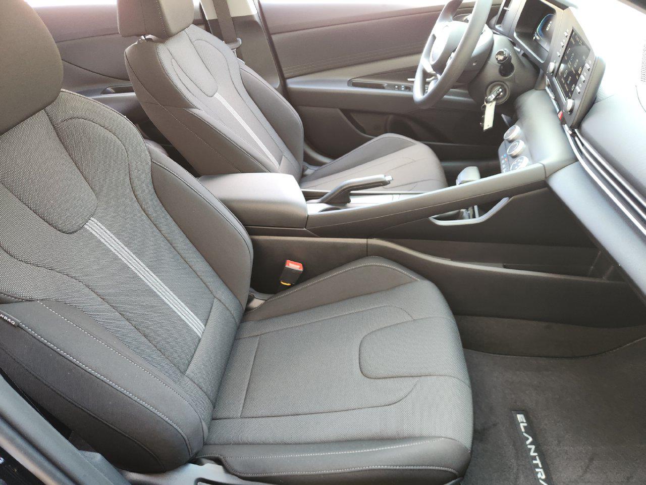 New 2026 Abyss Black Hyundai SE image 9