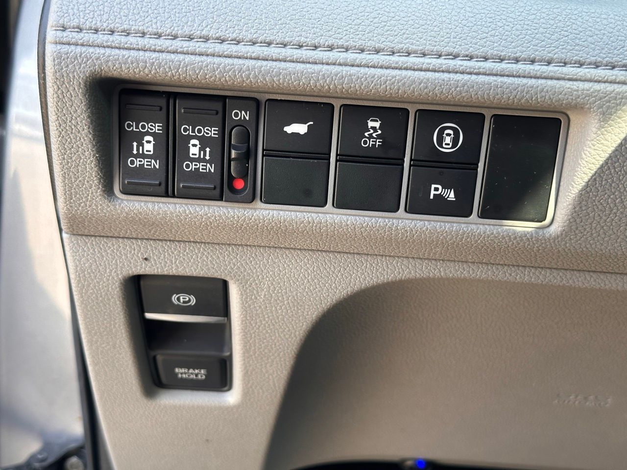 Used 2022 Lunar Silver Metallic Honda Touring image 29