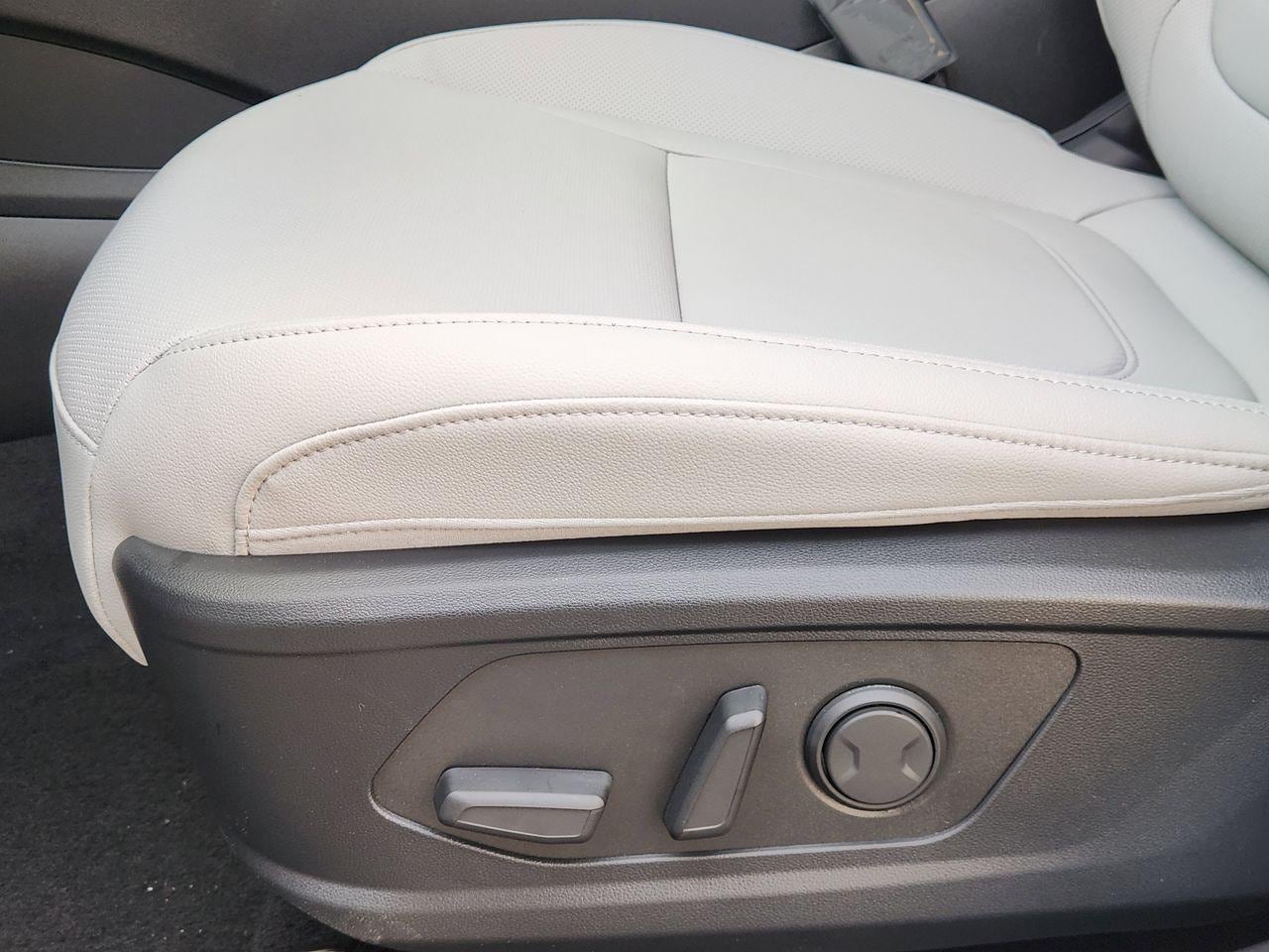 New 2026 SAW White Hyundai SEL FWD image 21