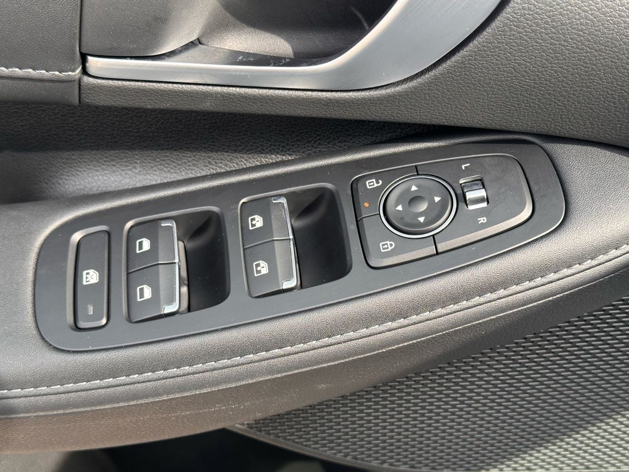 Certified Used 2026 Aero Silver Hyundai Limited image 33