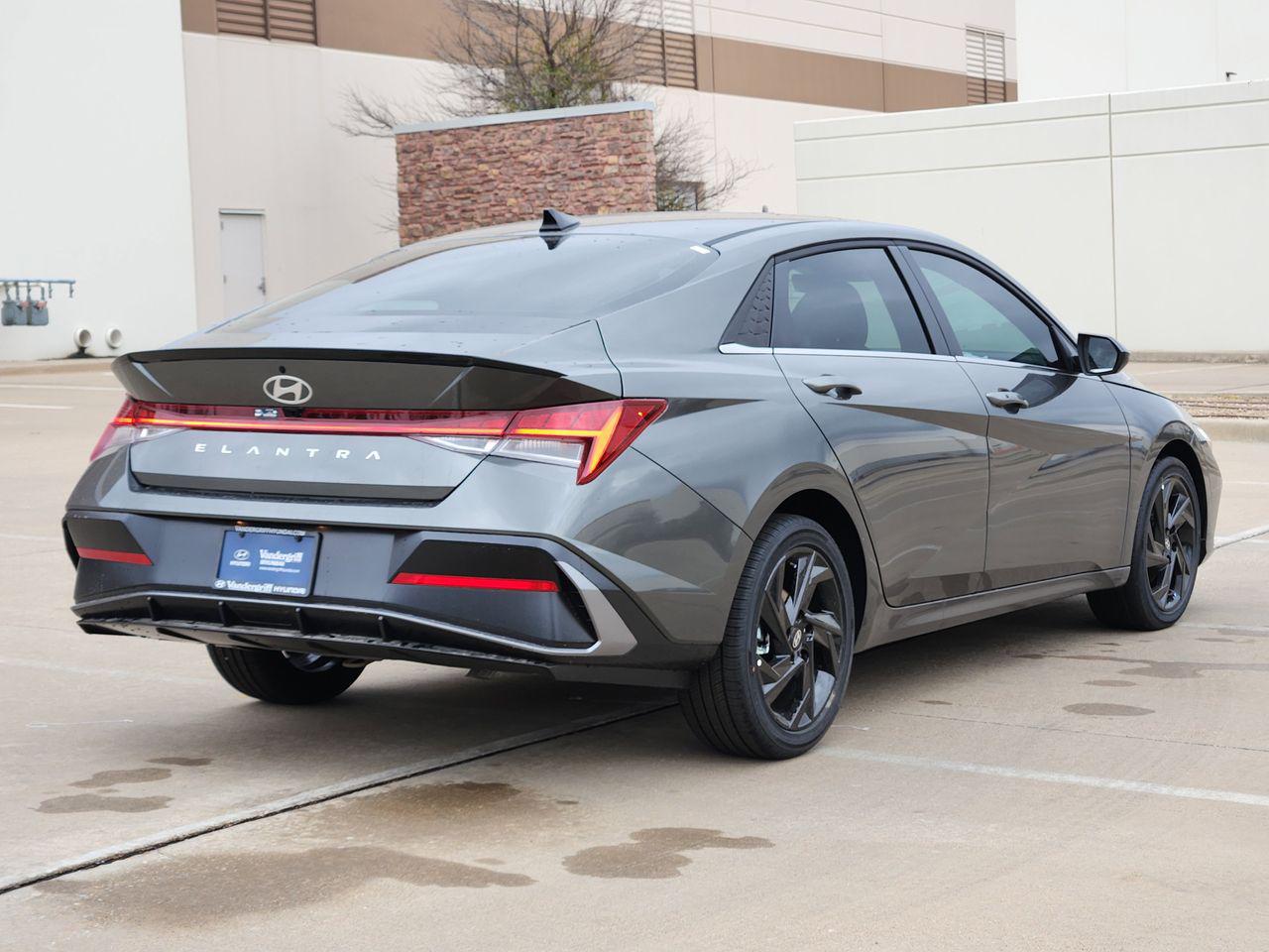 New 2026 A5G Gray Hyundai SEL Sport Premium image 4