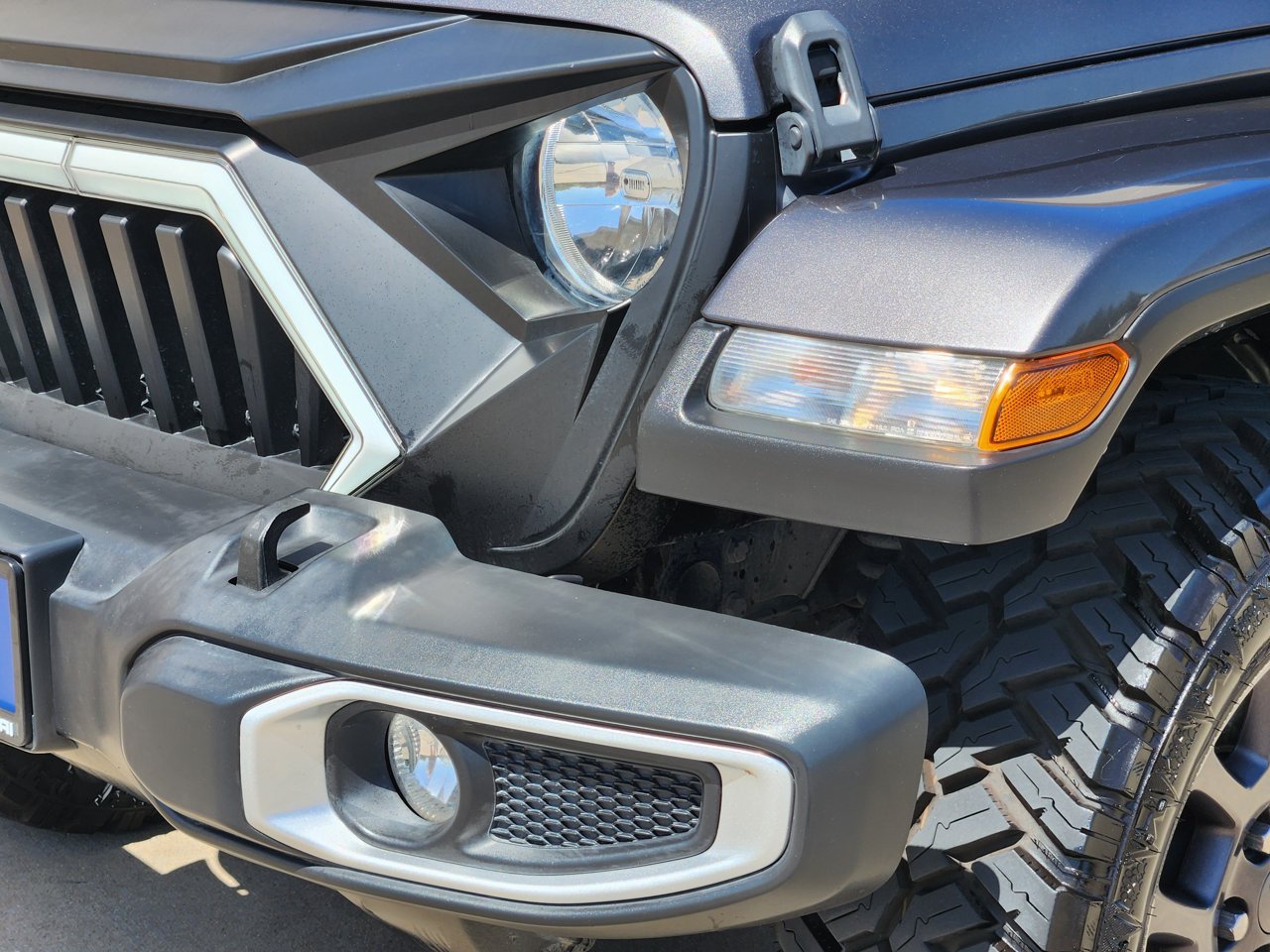 Used 2022 Granite Crystal Jeep Overland image 6