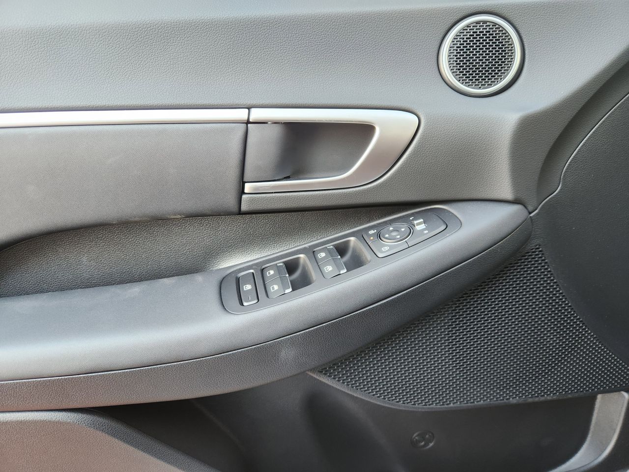 New 2026 T4A Silver Hyundai SEL Sport image 23