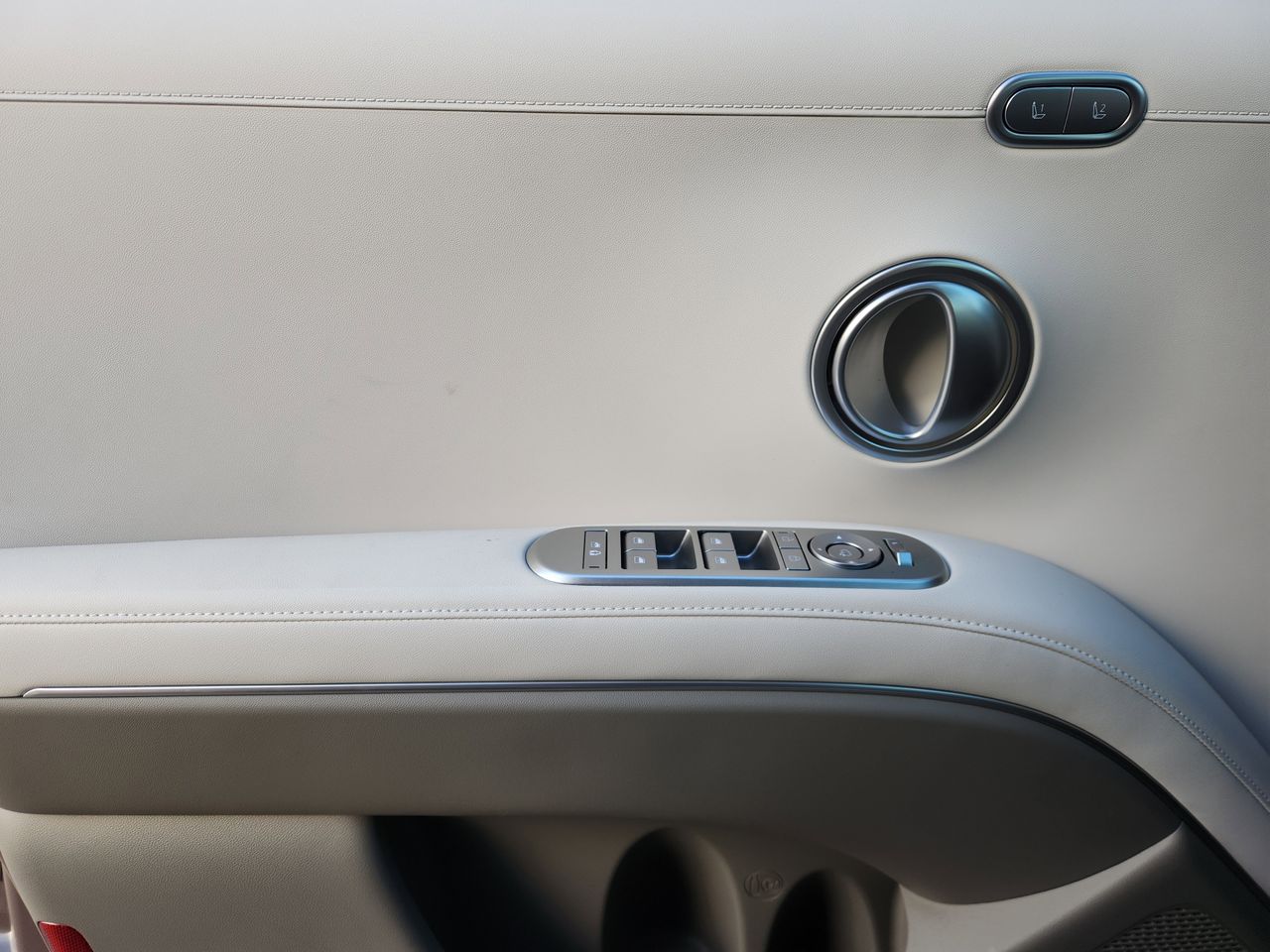 New 2026 CRP Brown Hyundai Limited FWD image 22