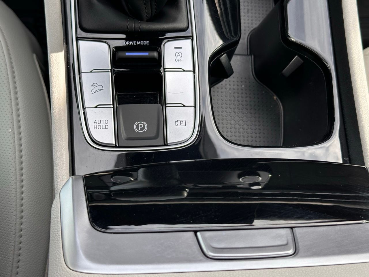 Used 2025 Ultimate Red Hyundai SEL Convenience image 32