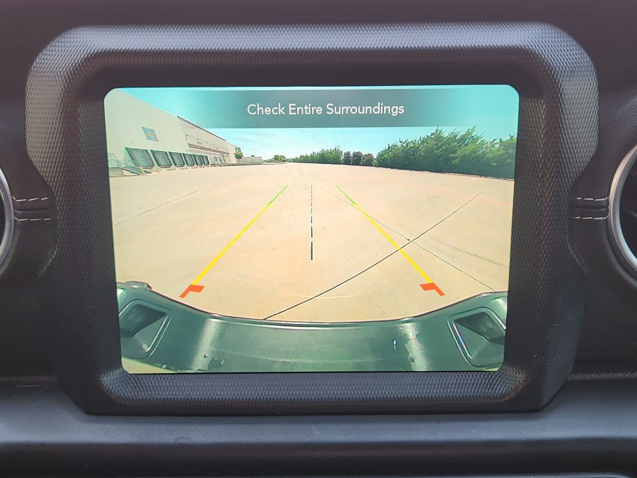Used 2022 Granite Crystal Jeep Overland image 15