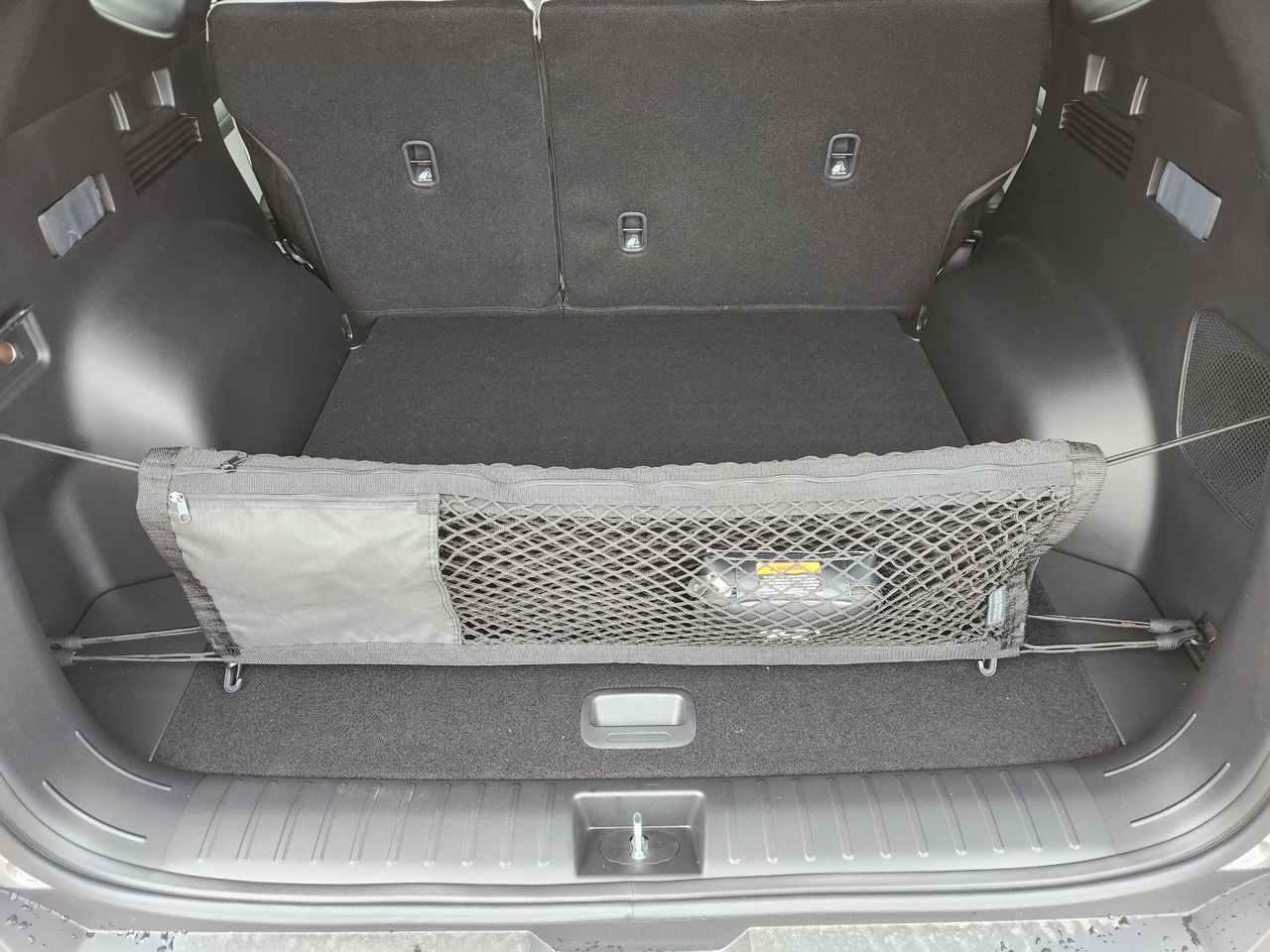 New 2026 R2T Silver Hyundai Limited FWD image 32