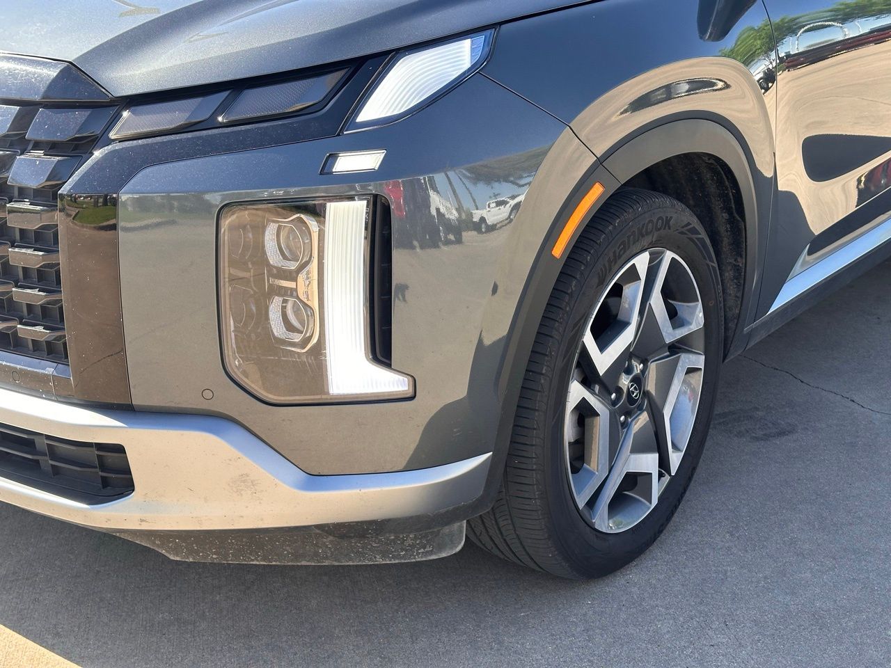 Used 2025 Graphite Hyundai Limited image 5