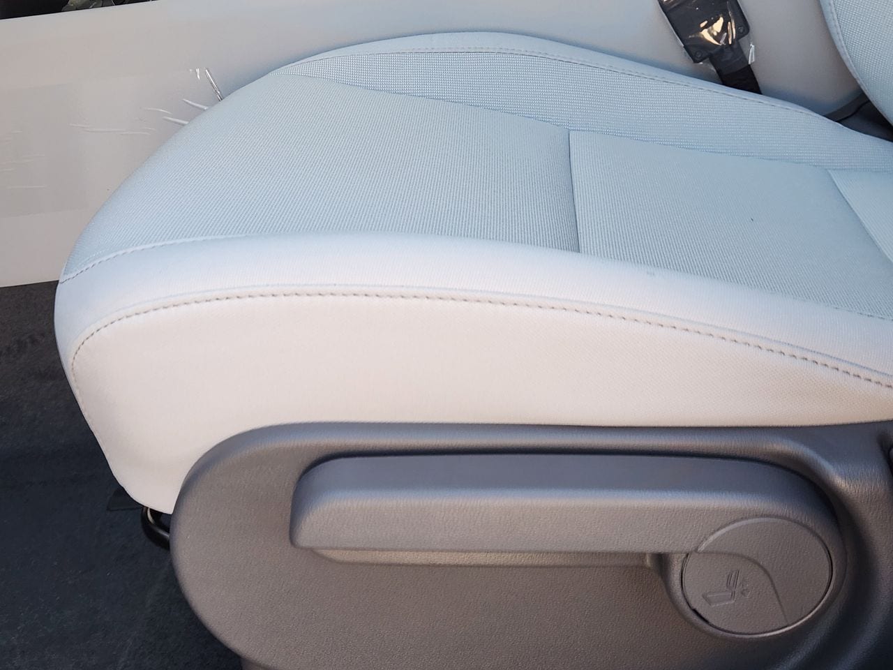 New 2026 C5G Gray Hyundai SE FWD image 23