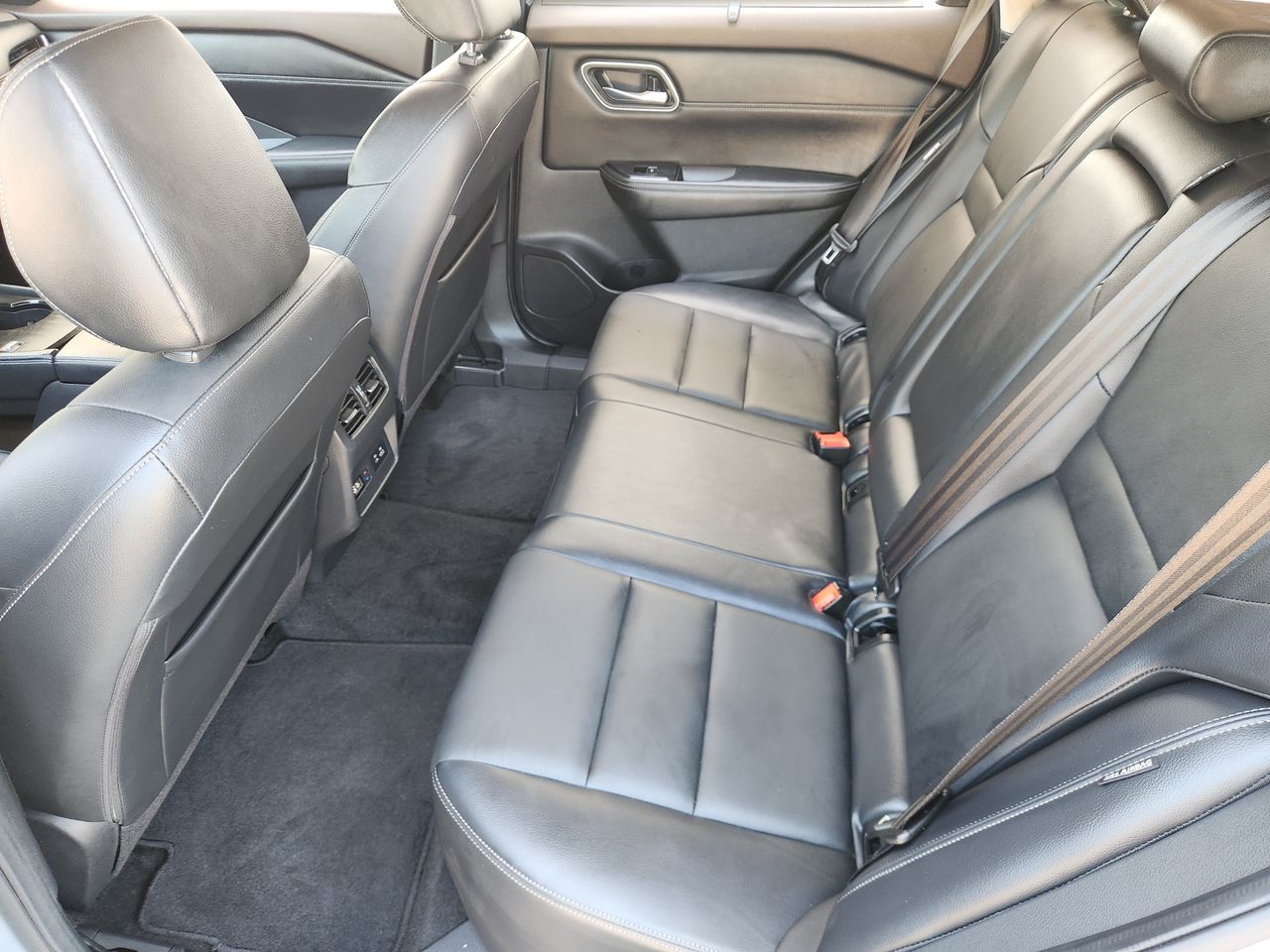 Used 2021 Boulder Gray Pearl Nissan SL image 28