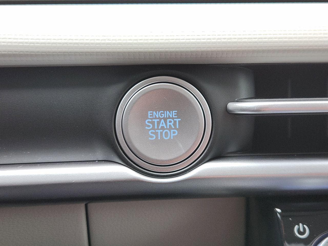 New 2026 Hampton Gray Hyundai SEL FWD image 15