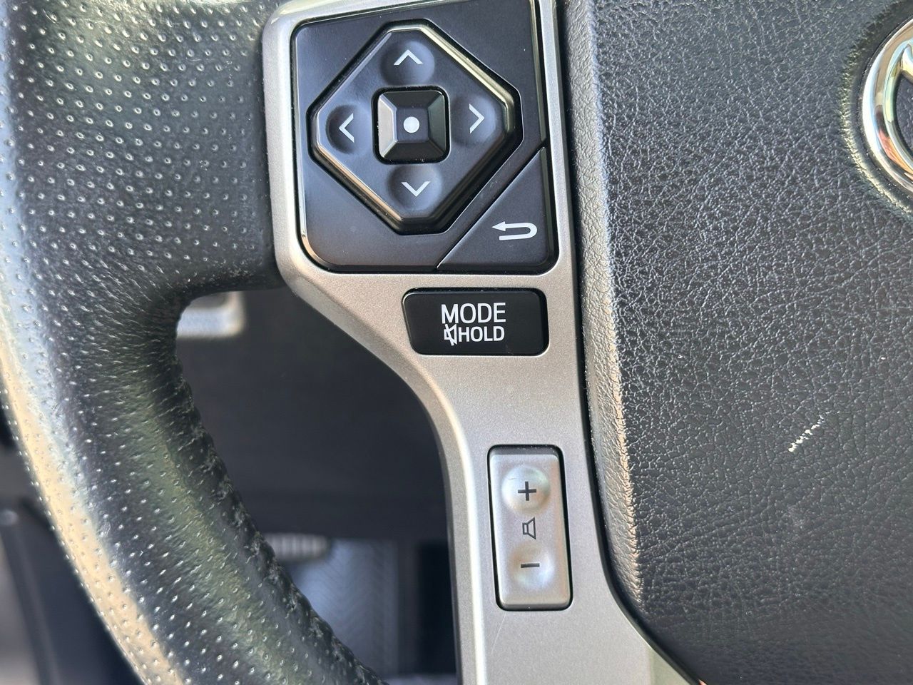 Used 2018 Magnetic Gray Toyota SR5 Premium image 28