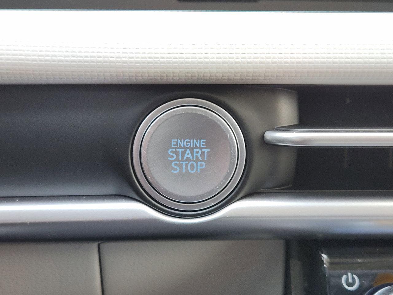 New 2026 R2T Silver Hyundai SEL FWD image 16