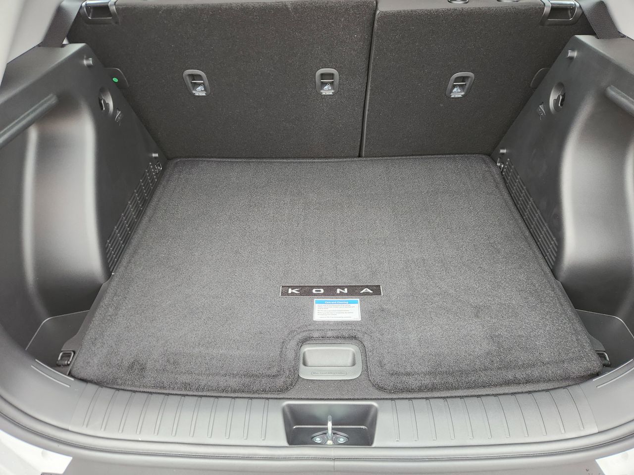 New 2026 SAW White Hyundai SE FWD image 30