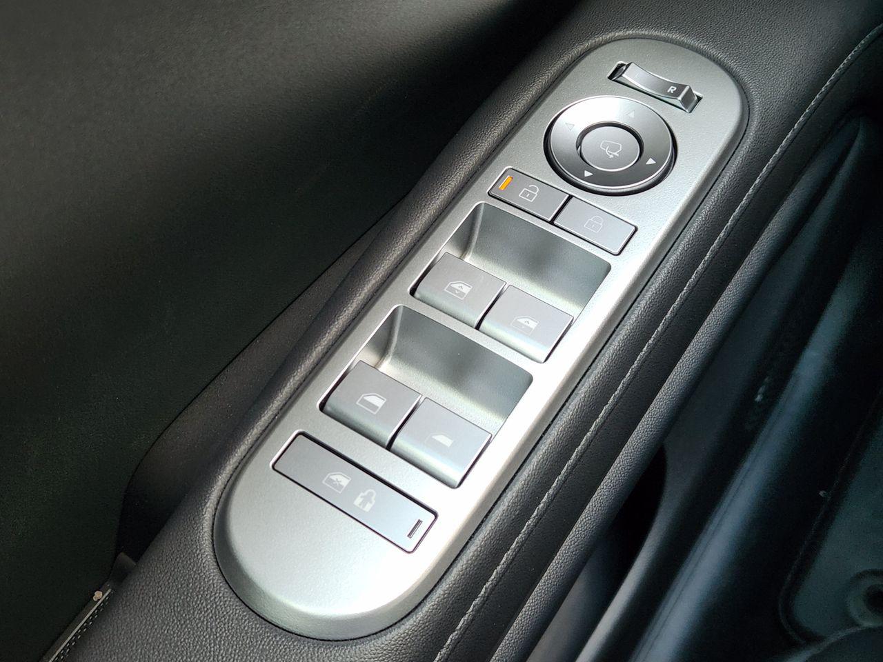 New 2027 Creamy White Pearl Hyundai Limited 7P image 22