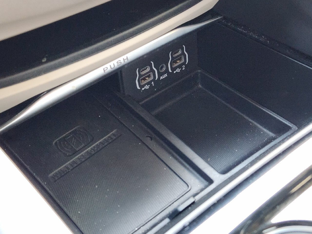 Used 2024 Diamond Black Crystal Pearlcoat Chrysler Limited image 19
