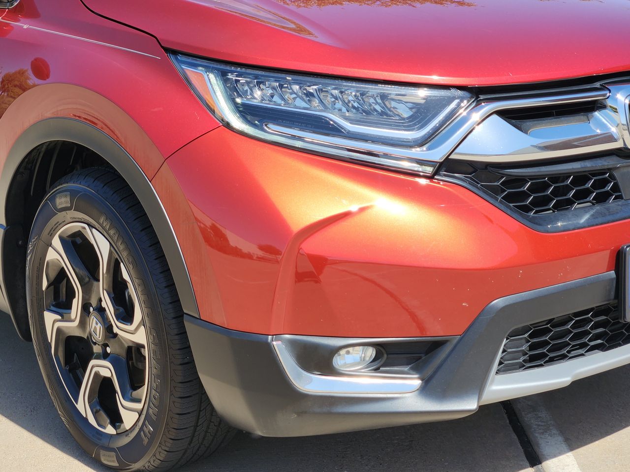 Used 2018 Basque Red Pearl II Honda Touring image 6