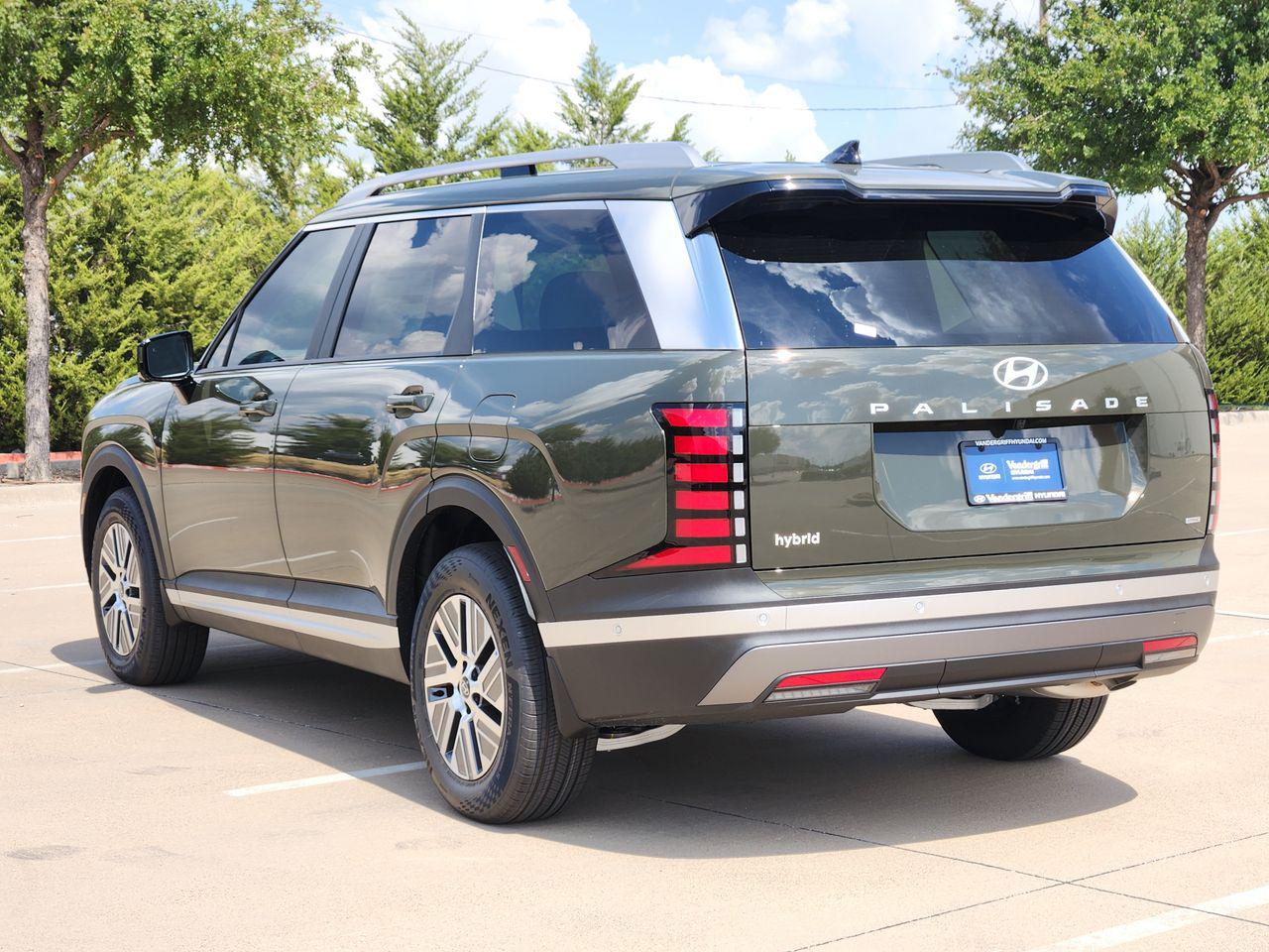 New 2027 Titan Green Pearl Hyundai SEL Premium image 3