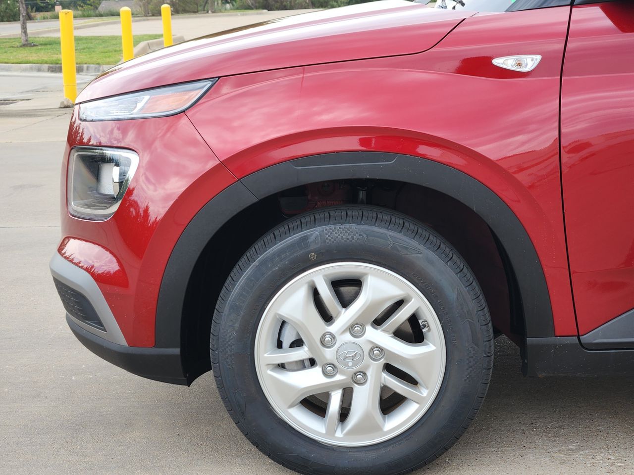 Used 2025 Ultimate Red Hyundai SE image 5