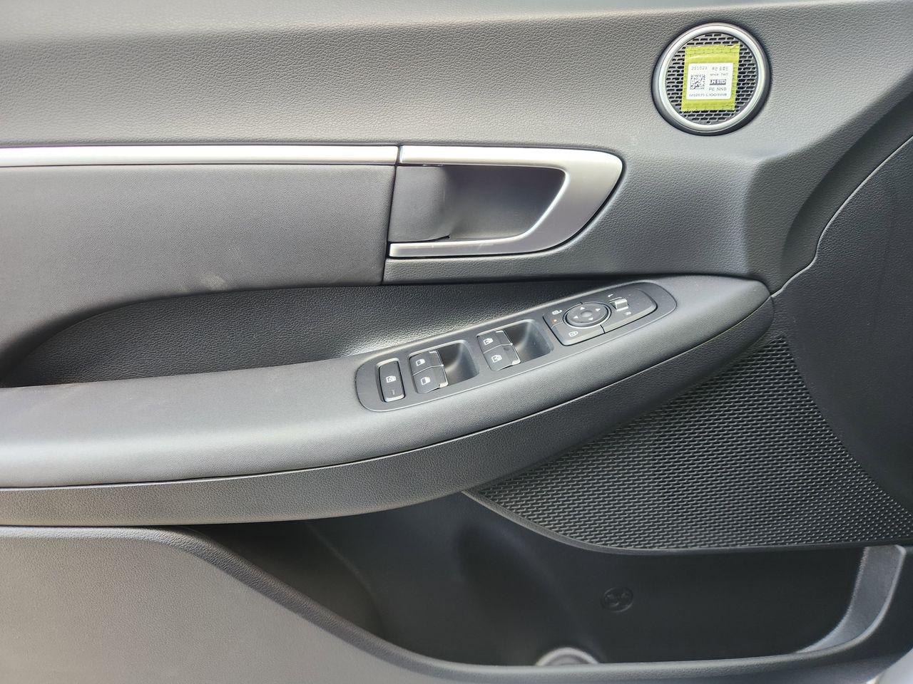 New 2026 T4A Silver Hyundai SEL Sport image 22