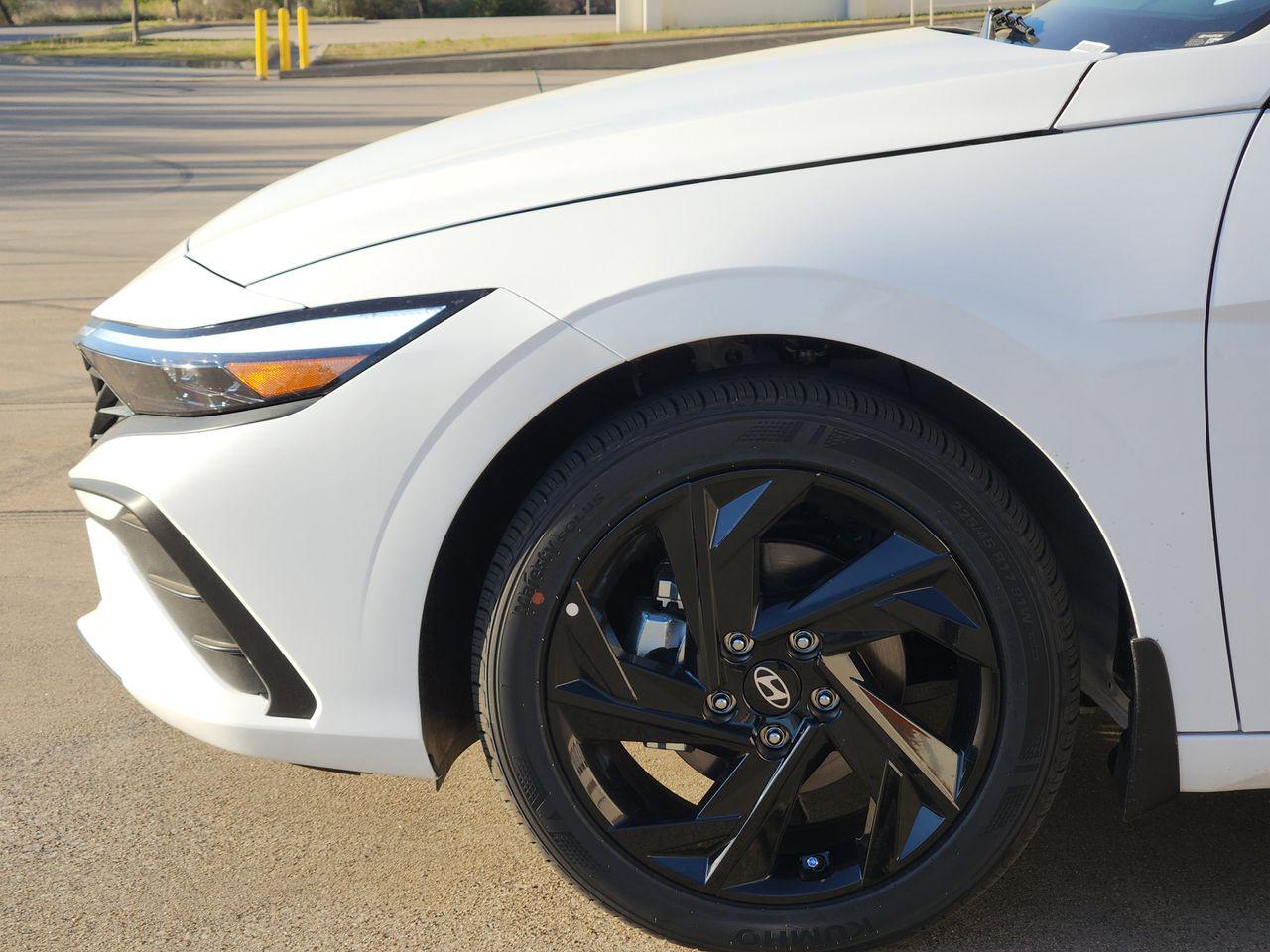 New 2026 W6H White Hyundai SEL Sport image 5