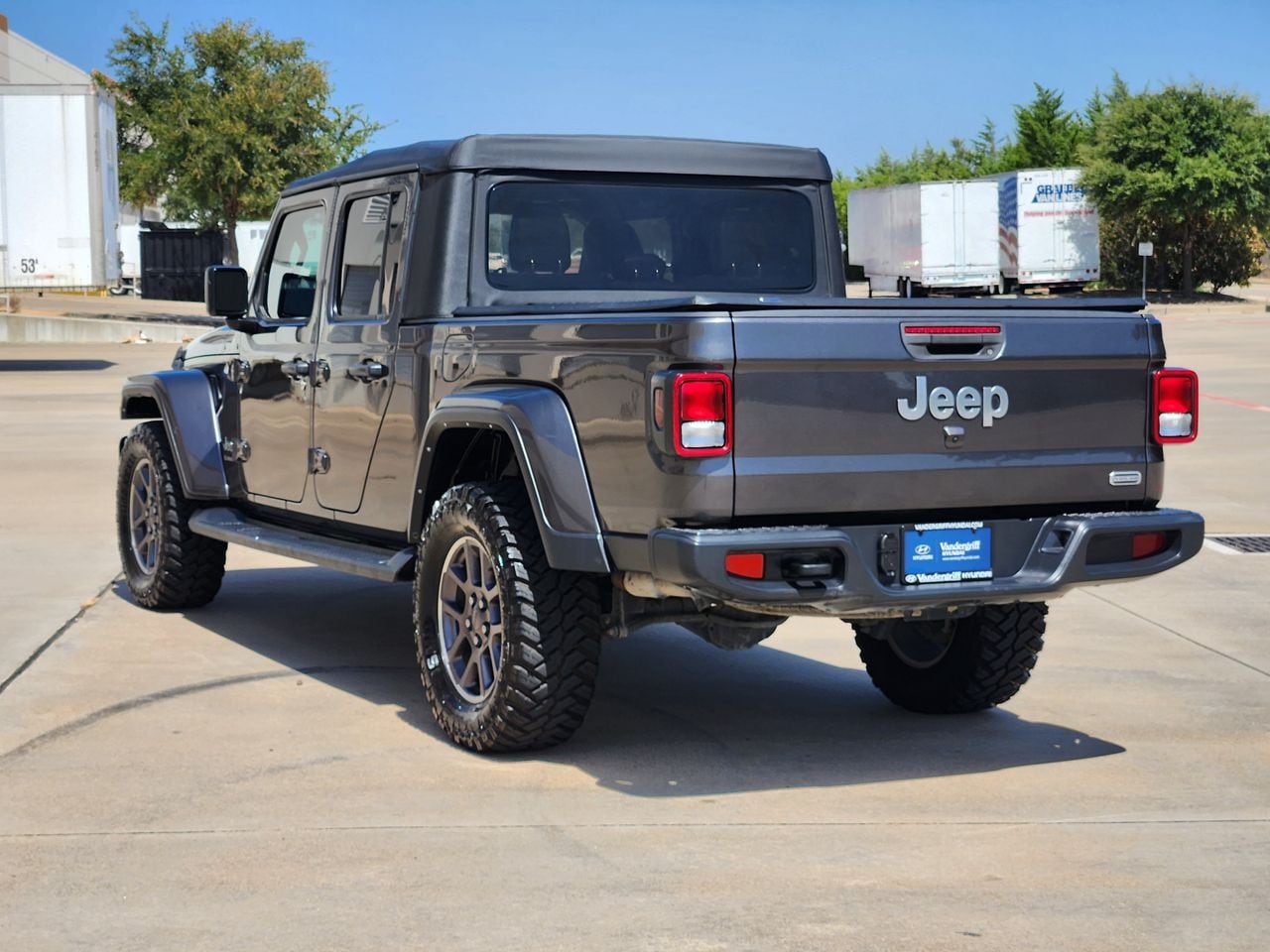Used 2022 Granite Crystal Jeep Overland image 3